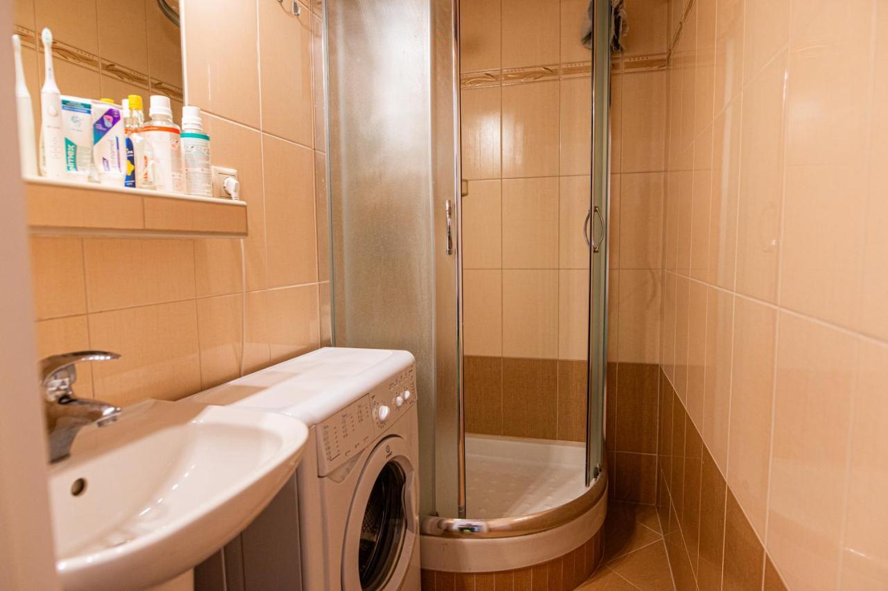 Private Room 1 Km From Center With Kitchen Братислава Екстериор снимка